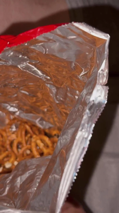 Yaraklarla oynamak zorundasın. Yumuşak olsun, sert olsun, her zaman eğlencelidir. | Klip 1