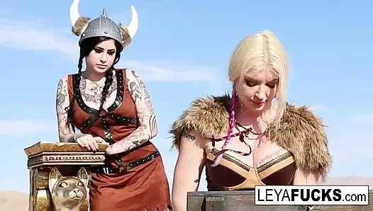 Leya the Viking götüne altın bir kupa alıyor
