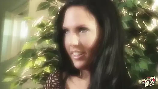 Bu esmer destiny yarağı alabilir bu arada o her erkek için iyi