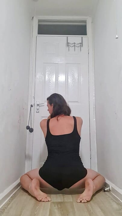 Gerçek amatör ev yapımı banyo seksi tek parça kıyafet fotoğraf çekimi x