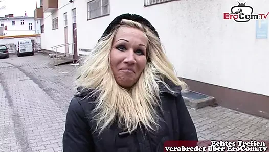 Alman anne para için sokakta seks yapmaya ikna etti