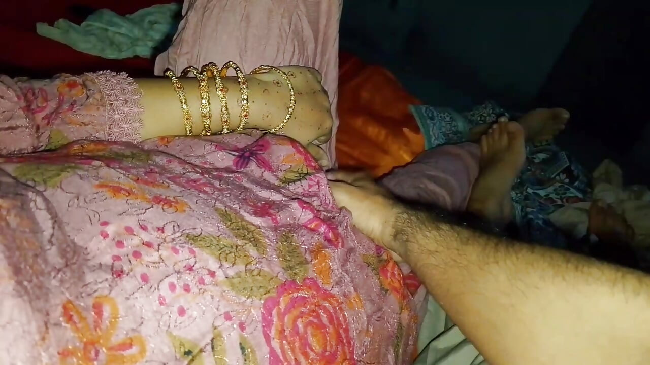 Olgun desi teyzenin amcığını sikmesine gerçekten ihtiyacım var