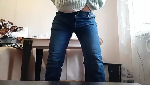 Sekreter daktilodan bıktı ve rahatlamak için mastürbasyon yapmaya karar verdi