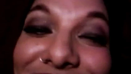 İri güzel sürtük boşalıyor