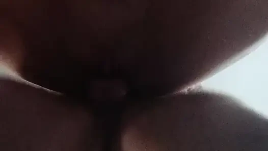Olgun ve seksi kadın otelde sert sikiliyor