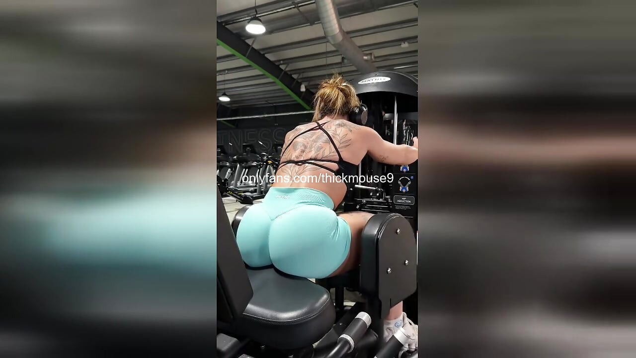Üvey kız, üvey babası tarafından video çekerken yakalanıyor!