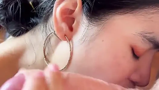 Minyon sıska Asyalı büyük beyaz yarakla perişan oluyor