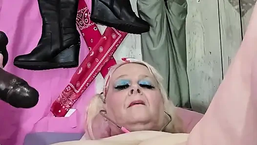 Azgın sikişiyor doktor büyük şişman yarağını kontrol etmeme izin verdiğini söyledi