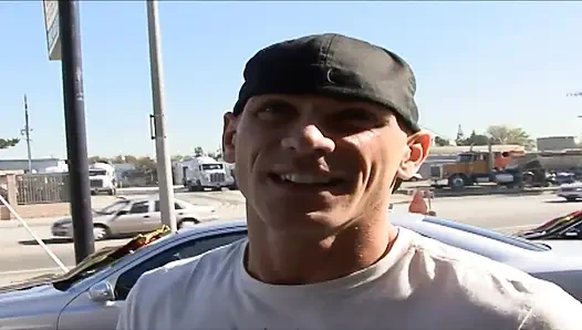 Tavlanan orta yaşlı seksi kadın sikiliyor ve yüzüne boşalma