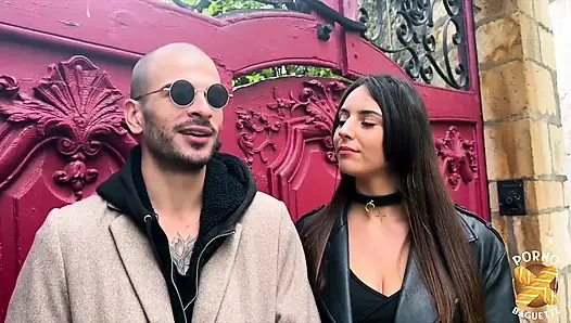 Ateşli piliç Vénus bütün gün sikilmeyi seviyor