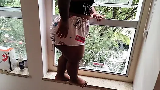 Cücenin küçük götünde bir yarak var