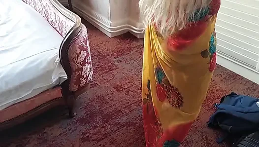 Olgun sarışın eş günlük seksin tadını çıkarıyor