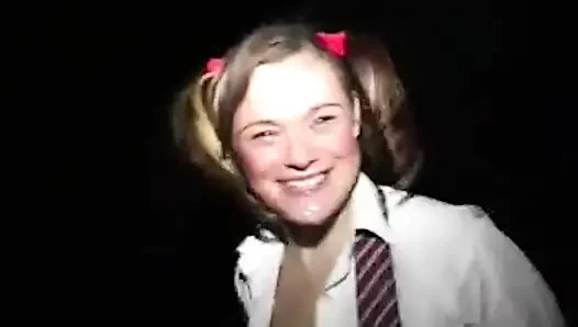 Küçük Liseli Kız Domalıyor