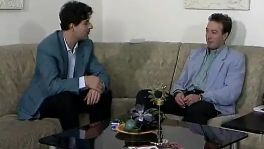 İki Fransız genç kız üçlü sekste birlikte sikiliyor