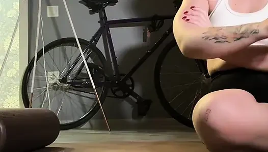 trouble-free bitch is training in the gym to pick up a new guy to fuck for the night, everyone fucked her here