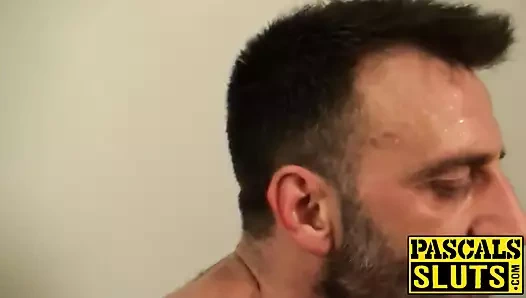 Sıcak dik sürtük chanel ihtiyaçlar bir kaba vurma ile bir büyük horoz