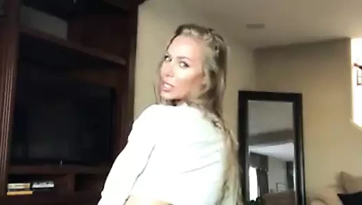 Sarışın hotwife sürmek çük üzerinde web kamerası için koca