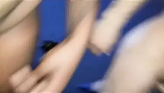 2 kadın kılıklı sürtük sikiliyor