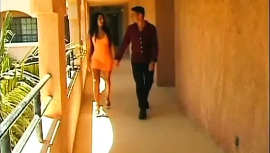 Siyah ve beyaz dörtlü amcık sikişiyor büyük siyah yarak emiyor