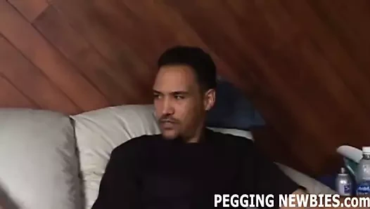 Benim büyük strapon sıkı bakire kıçında çok iyi hissedecek