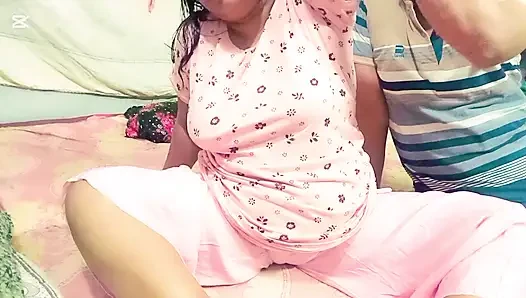 Üvey erkek kardeş üvey kız kardeşini sikiyor ve amını emiyor.