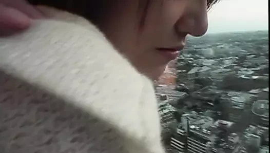 Genç olabilir ama büyük bir yarakla ne yapacağını biliyor