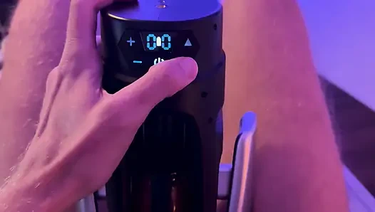 Sikim bu berbat oyuncak için çok büyük, bu yüzden işi bitirmek için Leiten oral seks robotu getirdim