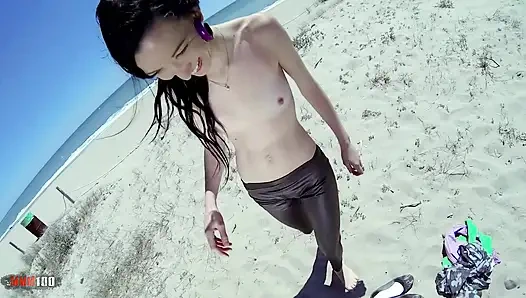 Taytlı Fransız genç tania öpücüğü - plajda sakso ve anal