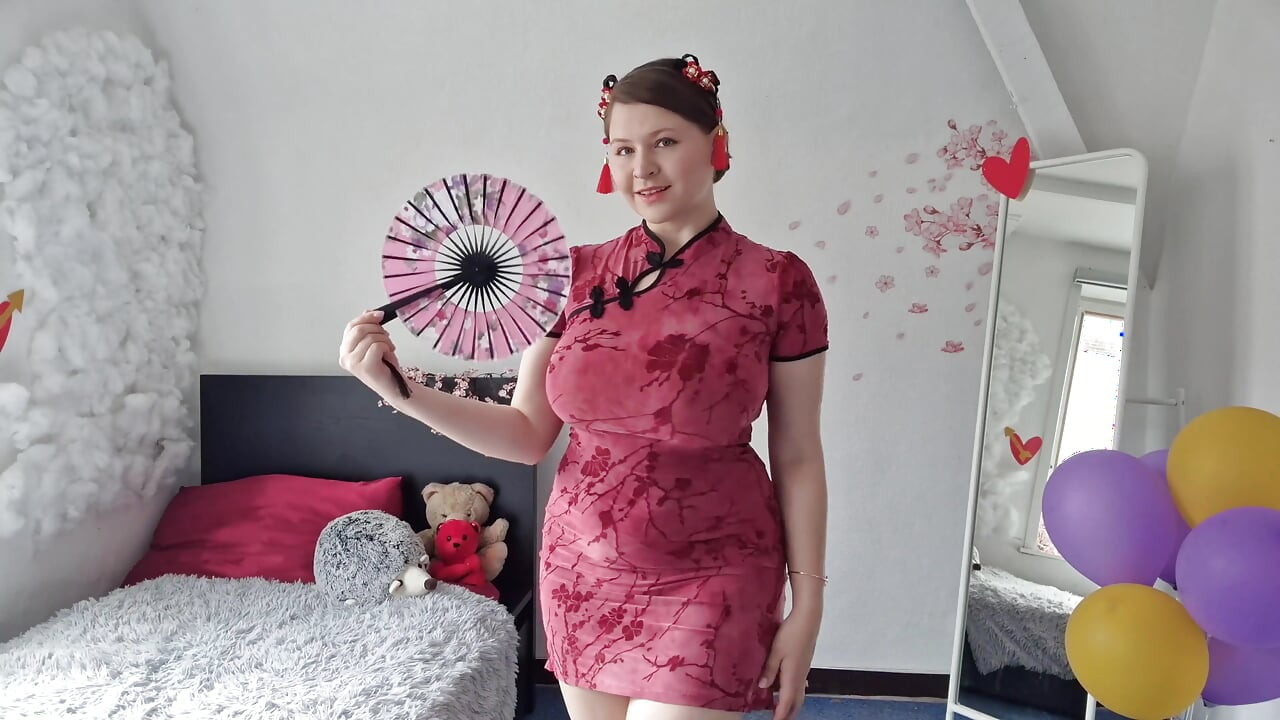 Cherry Flower grwm, cheongsam'da yumuşak ve şehvetli azdırma