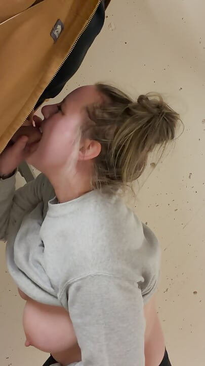 Wild Wife Sneaking Away to Get Fucked in open Building