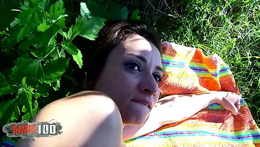 Valentina'nın mükemmel götünü plajda sikiyor