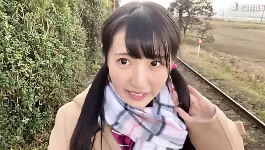 Derin öpüşmeleri seven vahşi bir güzellik, nereye giderse gitsin tutkusunu yakalıyor. - a