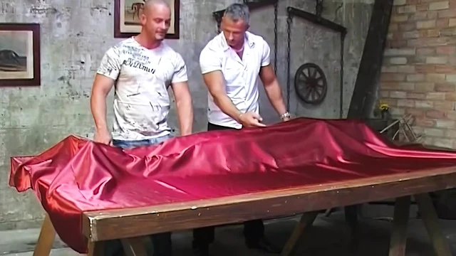 Экстремальная жажда БДСМ! Рабыни-шлюшки получают свое с трудом заработанное наказание!