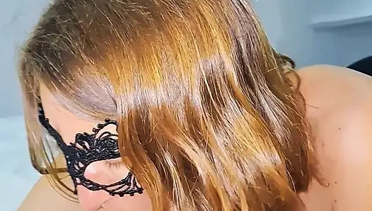 Ateşli evli orta yaşlı seksi kadın bakış açısı sakso kovboy kız ve otelde ters prezervatifsiz sikişiyor. Islak amına ve mükemmel göğüslerine bak!