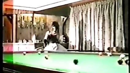 1980'ler? bilardo salonunda amatör striptizci çete bang