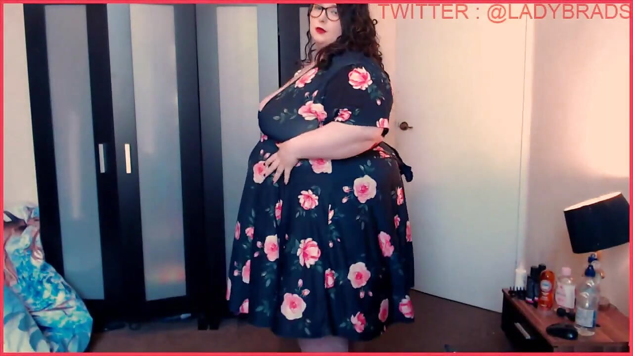 Ssbbw ladybrads tam vücut striptiz gösterisi