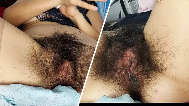Azgın anne soyunuyor ve inleyerek mastürbasyon yapıyor. Yaramaz seksi orta yaşlı seksi kadın soyunuyor.