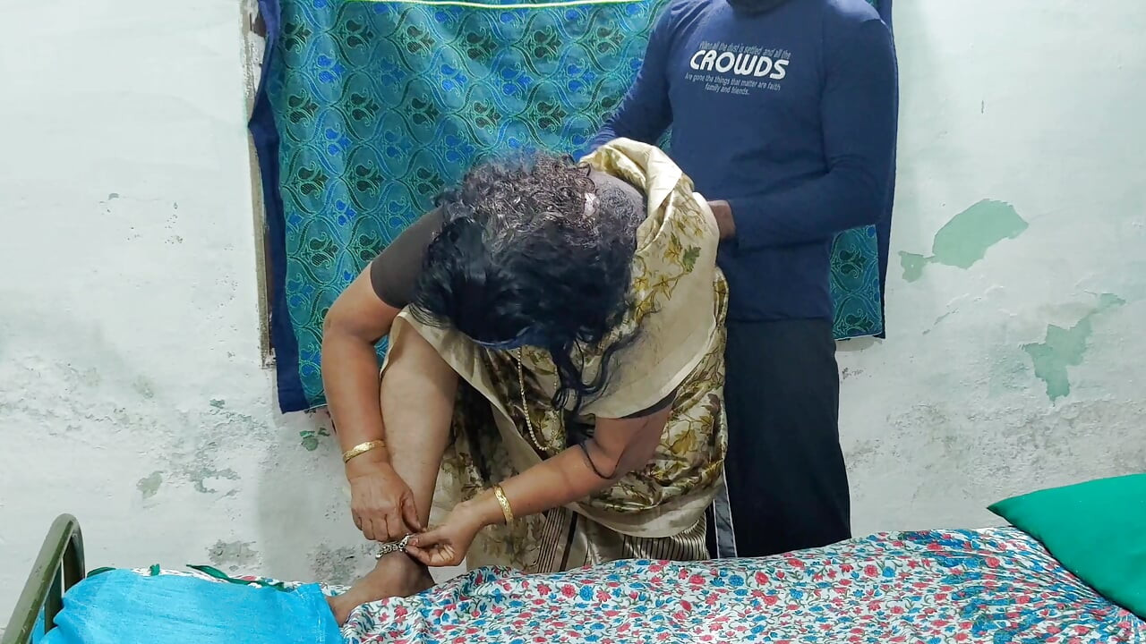 Üvey annemin özel kısımlarını dilimle ovup ateşli ve sert anal seks sırasında boşalıyorum.