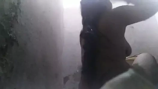 Aasha banyo çıplak selfie