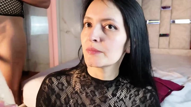 Islak dildo oyunu: yüzümü sırılsıklam bırakıyorum