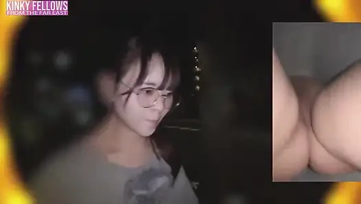 Doğal ve zengin güzellik, riskli geçici bir kabinin içinde sıcak ağız desteği sunarken kırılgan varis ısısı.