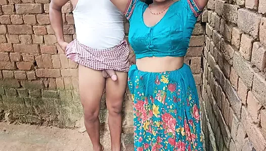 Hintli ateşli genç üvey kız kardeş