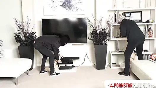 Pornstarplatinum - dövmeli bebek Sully Savage üçlü sekste sikiliyor