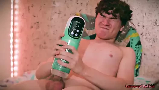 Sevimli latin twink emmanuel kokichi ilk kez otomatik mastürbasyon oyuncağı kullanıyor