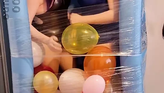 Balon odasında Xelphie ve yuna (patlama içerir)