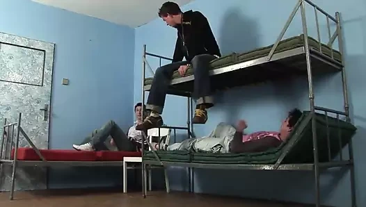 Eşcinsel öğrenciler grup seks partisi!