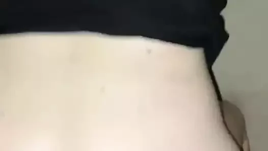 Ma chienne qui crie comme une pute que je baise