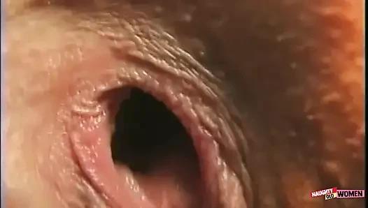 Bir yarak iyi ama bu kaltak için iki büyük yarak çok daha iyi