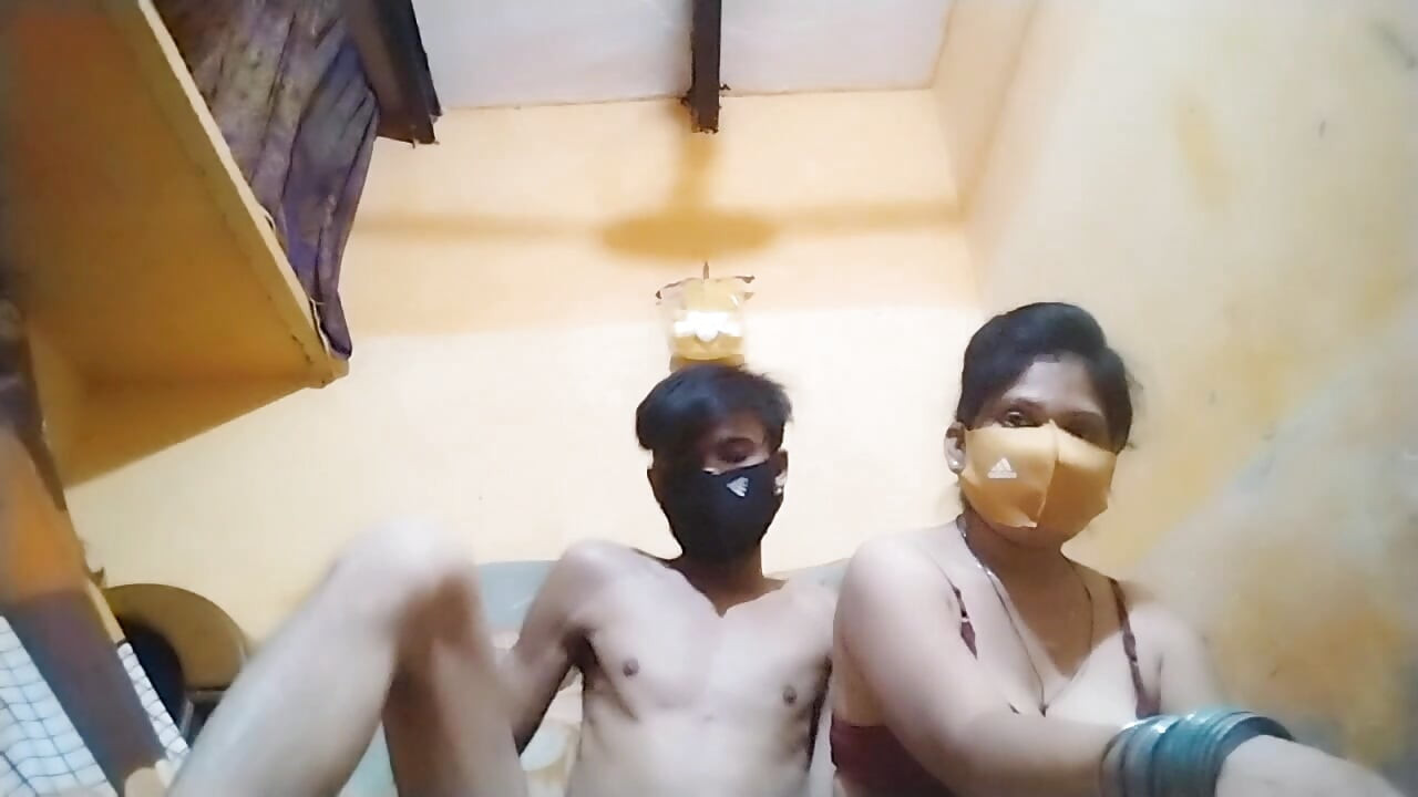 Apna mayka apni Mai ke aane se Raat mein jabardast chudai