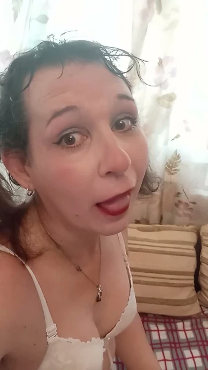 Ağzıma boşalttığını yutuyorum